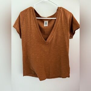 We the Free Brown V-Neck Size Large